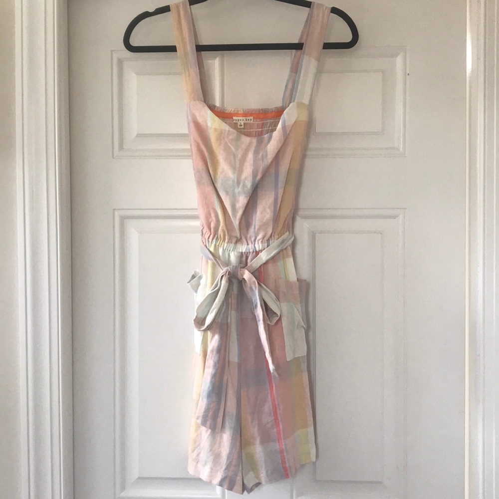 Size L. Pastel colored jumper with pockets
